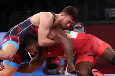 Schwarz ringt um WM-Bronze Schwarz ringt um WM-Bronze