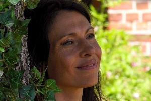 Jana Pallaske irritiert die Sommerhausbewohner.