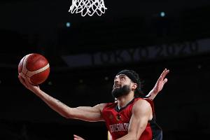 Nach Niederlage gegen Australien: Basketballer auf Schützenhilfe angewiesen