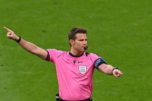Brych und Hussein als Schiedsrichter des Jahres geehrt