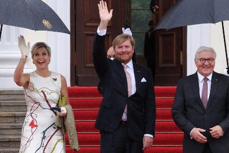 Das niederländische Königspaar Máxima und Willem-Alexander besuchte Bundespräsident Frank-Walter Steinmeier in Berlin. Das niederländische Königspaar Máxima und Willem-Alexander besuchte Bundespräsident Frank-Walter Steinmeier in Berlin.