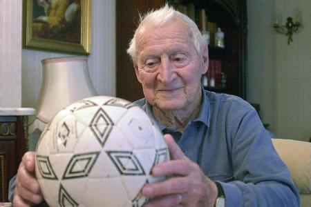 Das SID-Kalenderblatt am 13. Juli: Lucien Laurent erzielt das erste WM-Tor Das SID-Kalenderblatt am 13. Juli: Lucien Laurent erzielt das erste WM-Tor