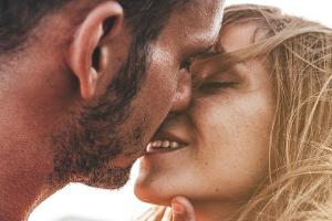 Internationaler Tag des Kusses: Dating-Tipps für Tinder und Co.