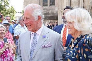 Prinz Charles und Herzogin Camilla: Gut gelaunt und ohne Maske