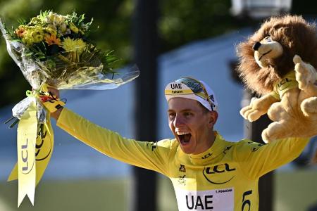 Pogacar verlängert bis 2027 bei UAE - Team feiert längste Vertragslaufzeit der Geschichte Pogacar verlängert bis 2027 bei UAE - Team feiert längste Vertragslaufzeit der Geschichte