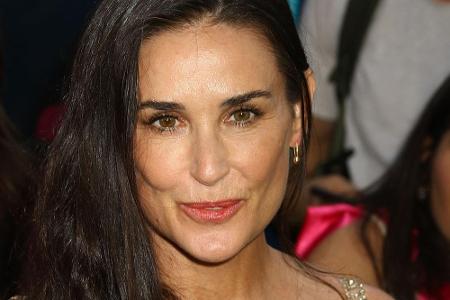 Ihre Mutter ist Schauspielerin Demi Moore (54), ihr Vater Bruce Willis (62).