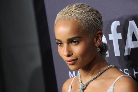 Zoë Kravitz (28) hat ihre Haare derzeit platinblond gefärbt.