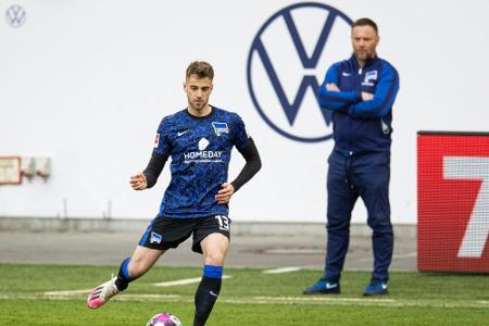 Hertha-Verteidiger Klünter malt für die Fluthilfe Hertha-Verteidiger Klünter malt für die Fluthilfe