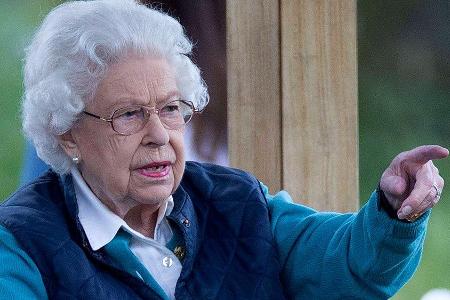 Queen Elizabeth II., hier vor wenigen Wochen, hat sich in den Sommerurlaub verabschiedet. Queen Elizabeth II., hier vor wenigen Wochen, hat sich in den Sommerurlaub verabschiedet.