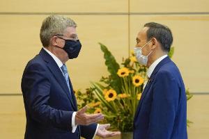 Gespräch mit Bach: Japans Premier Suga nimmt IOC in die Pflicht