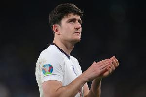 Maguires Vater mit gebrochenen Rippen nach Sturm auf Wembley