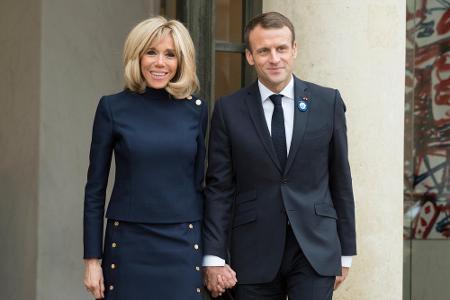 Ein Faible für ältere Frauen hat auch Frankreichs Staatspräsident Emmanuel Macron. Seine Premiére Brigitte ist 25 Jahre älte...