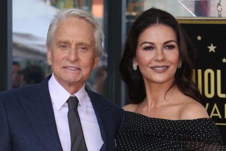 Catherine Zeta-Jones und Michael Douglas haben am selben Tag Geburtstag, allerdings trennen die beiden 25 Jahre. Trotz des g...