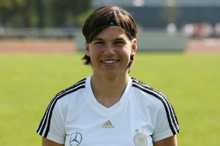 Hingst, Lotzen und Simic werden DFB-Co-Trainerinnen Hingst, Lotzen und Simic werden DFB-Co-Trainerinnen