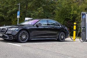 Hybrid-Luxusliner mit über 100 km E-Reichweite
