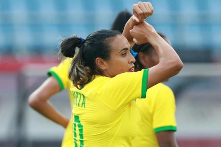 Pele adelt Marta: Pele adelt Marta: