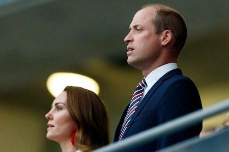 Herzogin Kate und Prinz William beim EM-Finale Italien gegen England im Londoner Wembley-Stadion. Herzogin Kate und Prinz William beim EM-Finale Italien gegen England im Londoner Wembley-Stadion.
