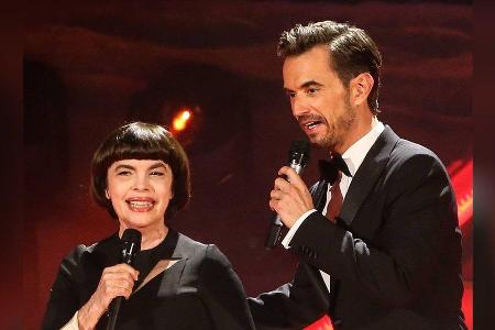Mireille Mathieu und Florian Silbereisen 2018 bei einer Liveshow der ARD Mireille Mathieu und Florian Silbereisen 2018 bei einer Liveshow der ARD