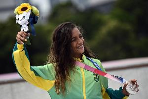 "Du erfüllst mich mit Stolz": Pele und Ronaldinho schwärmen von Skatergirl Leal