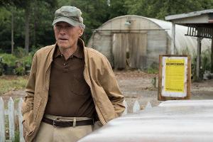 Nur Earl Stones (Clint Eastwood) Schulden sind noch höher als sein Hosenbund.