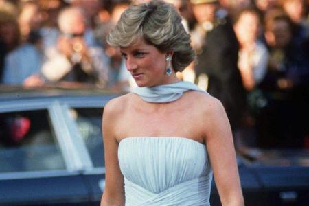 Diana 1987 auf dem Filmfestival von Cannes. Ihre berühmte Robe wurde später versteigert.