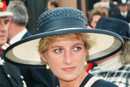 Modisch ging sie aber mehr und mehr ihre eigenen Wege. Hier ist Diana im Mai 1993 zu sehen.