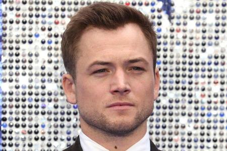 Taron Egerton ist unter anderem bekannt für seine Rolle als Elton John im Film Taron Egerton ist unter anderem bekannt für seine Rolle als Elton John im Film