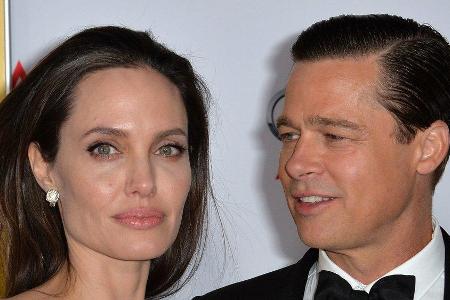Angelina Jolie will endgültig mit dem Kapitel Brad Pitt abschließen. Angelina Jolie will endgültig mit dem Kapitel Brad Pitt abschließen.