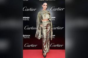 Vanessa Hudgens zieht in Gold-Ensemble alle Blicke auf sich