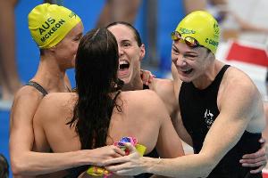 Australische Freistilstaffel schwimmt ersten Weltrekord in Tokio