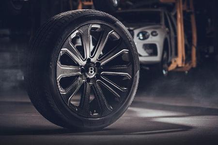 07/2021, Bentley Bentayga mit 22 Zoll Karbon Rädern