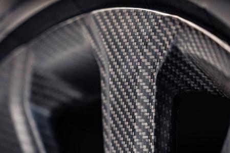 07/2021, Bentley Bentayga mit 22 Zoll Karbon Rädern