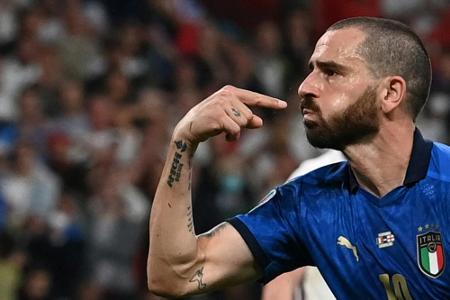 Bonucci löst Hölzenbein als ältesten Final-Torschützen einer EM ab Bonucci löst Hölzenbein als ältesten Final-Torschützen einer EM ab