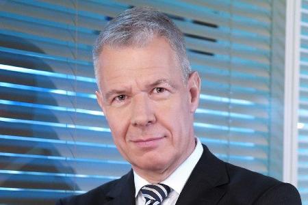 Peter Kloeppel ließ sich von einem Stromausfall im Peter Kloeppel ließ sich von einem Stromausfall im