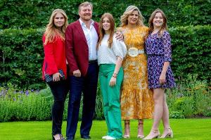 König Willem-Alexander mit seinem Töchtern und Ehefrau Máxima.