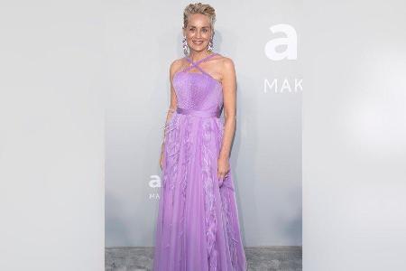 In dieser Robe begeistert Sharon Stone bei der amfAR-Gala. In dieser Robe begeistert Sharon Stone bei der amfAR-Gala.