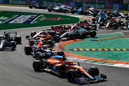 Der große Gewinner im Chaos von Monza war am Ende McLaren. Nach dem fulminanten Ausscheiden der Titelrivalen Max Verstappen ... Der große Gewinner im Chaos von Monza war am Ende McLaren. Nach dem fulminanten Ausscheiden der Titelrivalen Max Verstappen ...