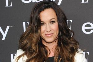 Alanis Morissette spricht offen über dramatische Erfahrungen als Teenager.