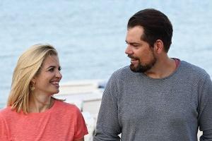 Susan Sideropoulos und Daniel Fehlow sind gemeinsam in "Leon - Glaub nicht alles, was du siehst" zu sehen.