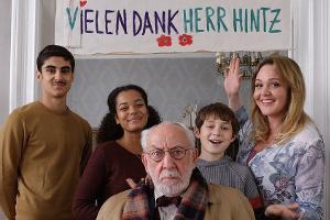 "Mein Freund, das Ekel" (v.l.): Murat (Julius Gabriel Göze), Afia (Latisha Kohrs), Olaf Hintz (Dieter Hallervorden), Sean (L...