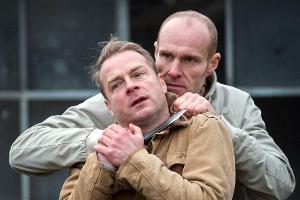 "Nord bei Nordwest: Ein Killer und ein halber": Jens Kolbe (Niels Bormann, r.) macht Ernst.