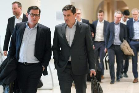Freiburg-Vorstand Leki bei Stadionbegehung: Freiburg-Vorstand Leki bei Stadionbegehung: