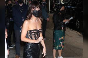 Dakota Johnson zeigt sich in freizügigem Outfit auf dem roten Teppich