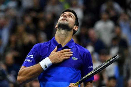 Djokovic mit Leistungssteigerung locker weiter Djokovic mit Leistungssteigerung locker weiter