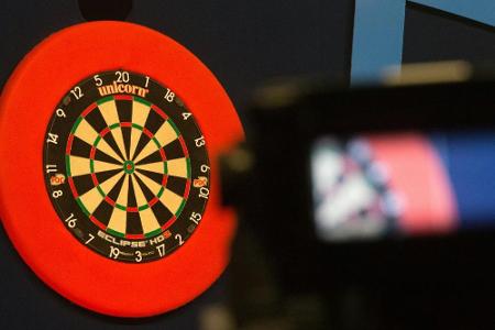Darts: Deutschland steht im Viertelfinale der Team-WM Darts: Deutschland steht im Viertelfinale der Team-WM