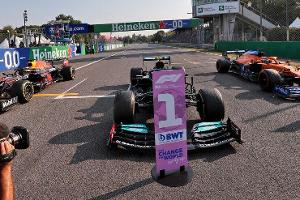 Bottas gewinnt, Hamilton verliert