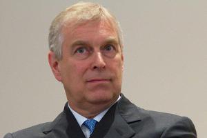 Prinz Andrew spielt auf Zeit.