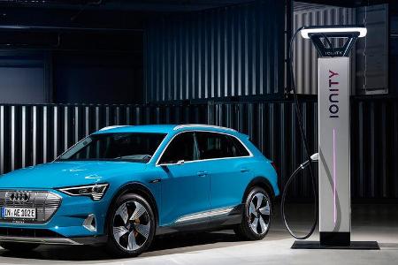 Audi e-tron an Ionity-Ladesäule Audi e-tron an Ionity-Ladesäule