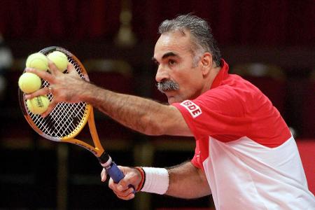 Zu großen Erfolgen hat es bei Mansour Bahrami nie gereicht. Trotzdem ist der Iraner heute mit seinen Slapstick-Einlagen der ...