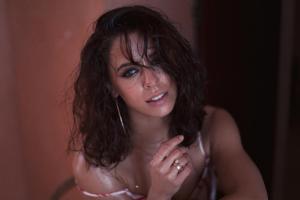 Vanessa Mai zieht in neuem Video blank